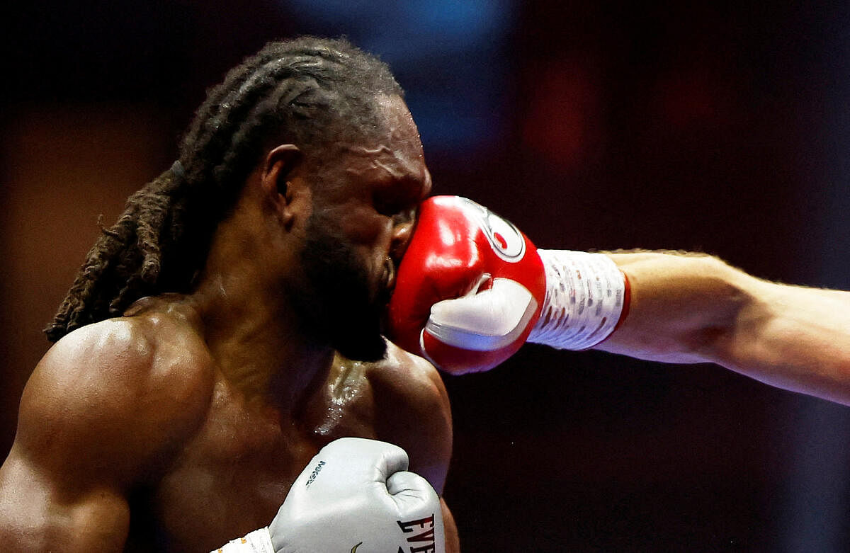 Craig Richards in action during his fight against Willy Hutchinson.