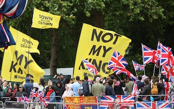 A group of anti-mo<em></em>narchy protesters have gathered to demo<em></em>nstrate along The Mall