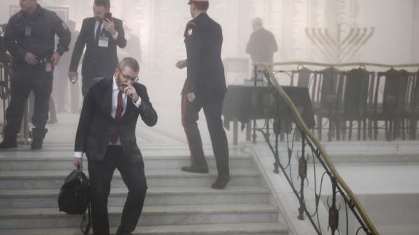 Beata Zawrzel/NurPhoto/Shutterstock</p>

<p>　　Grzegorz Braun, a member of the far-right Co<em></em>nfederation party is seen after using a fire extinguisher on to put out candles on a menorah that was lit during Hannukah celebration in the parliament building in Warsaw, Poland on December 12, 2023.