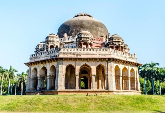 12-fascinating-facts-a<em></em>bout-the-sultan-of-the-lodhi-dynasty-statue