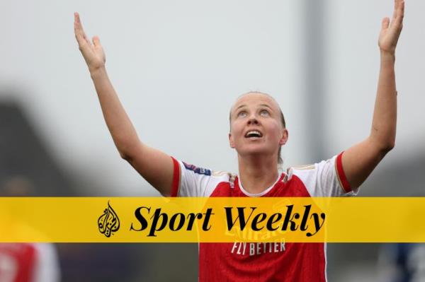 Arsenal's Beth Mead celebrates scoring with her arms aloft as she looks to the sky