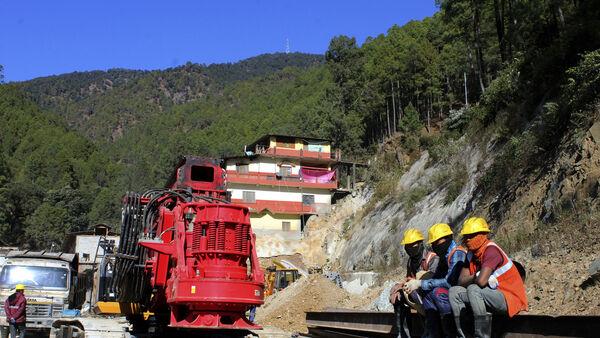 Rescue of 41 workers from collapsed tunnel in India face new delay