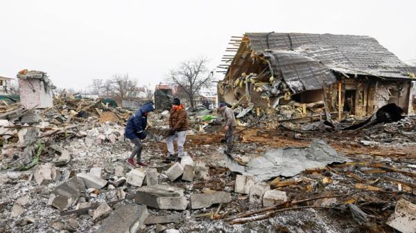 Local residents remove debris next to their neighbour's house, heavily damaged by a Russian missile strike, amid Russia's attack on Ukraine, in Kyiv, Ukraine December 11, 2023. REUTERS/Valentyn Ogirenko