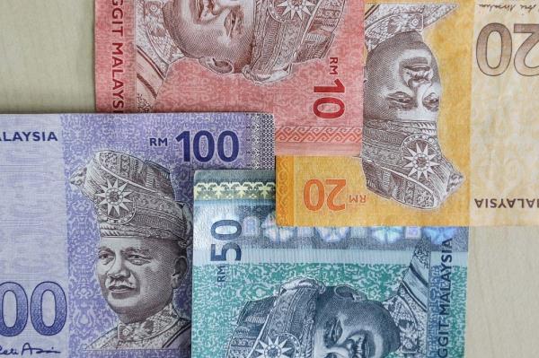 Ringgit off to weak start on first trading day of 2024, sentiment remains strong