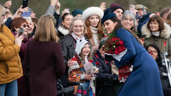 Mia Tindall and the Princess of Wales meet well-wishers after attending the Christmas Day morning church service at St Mary Magdalene Church in Sandringham, Norfolk. Picture date: Mo<em></em>nday December 25, 2023.</p>

<p>　　