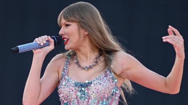 Taylor Swift performs at the Melbourne Cricket Ground