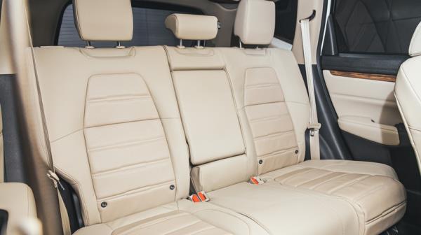 beige ho<em></em>nda cr-v seats