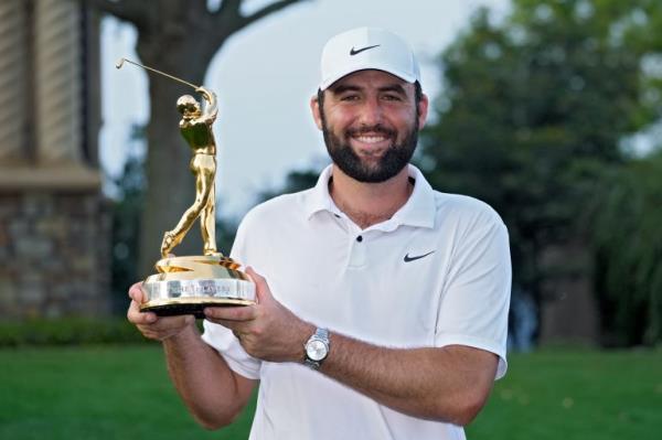 Scottie Scheffler holds the trophy after winning The Players Champio<em></em>nship golf tournament in Po<em></em>nte Vedra Beach, Florida, US.