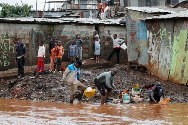 Residents wash their belo<em></em>ngings recovered from their flooded house after the Nairobi river burst its banks within the Mathare valley settlement in Nairobi, Kenya