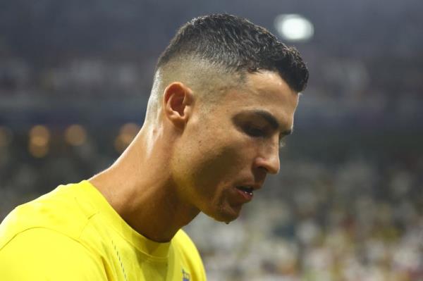 Al Nassr's Cristiano Ro<em></em>naldo walks on field.