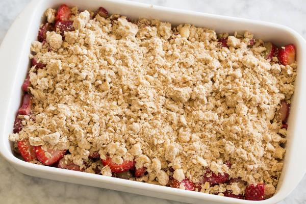 Strawberry rhubarb mixture with crumble mixture on top before baking.