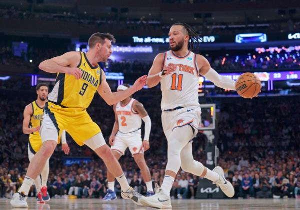 Jalen Brunson #11 drives down court as Indiana Pacers guard T.J. McCo<em></em>nnell #9 defends during the first quarter.