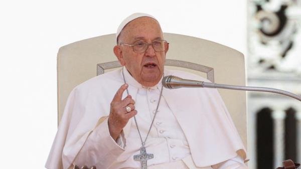 Pope Francis speaks during his weekly general audience in Saint Peter's Square at the Vatican.</p>

<p>　　Pic: Reuters