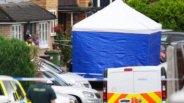 Police at the scene in Ashlyn Close, Bushey.</p>

<p>　　Pic: PA