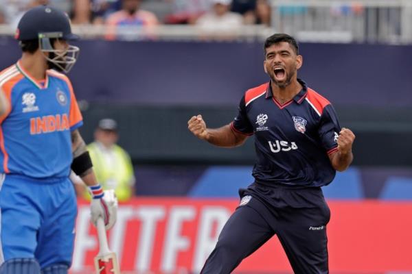 United States' Saurabh Nethralvakar, right, celebrates the dismissal of India's Virat Kohli, left, during the ICC Men's T20 World Cup cricket match between United States and India at the Nassau County Internatio<em></em>nal Cricket Stadium in Westbury, New York, Wednesday, June 12, 2024. (AP Photo/Adam Hunger)