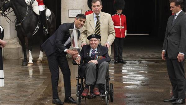 d-day veteran sunak torch relay commemoration 