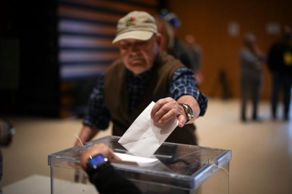 An early voter casts his ballot for Catalonia's regio<em></em>nal elections in La Roca del Vallès, north of Barcelona, Sunday