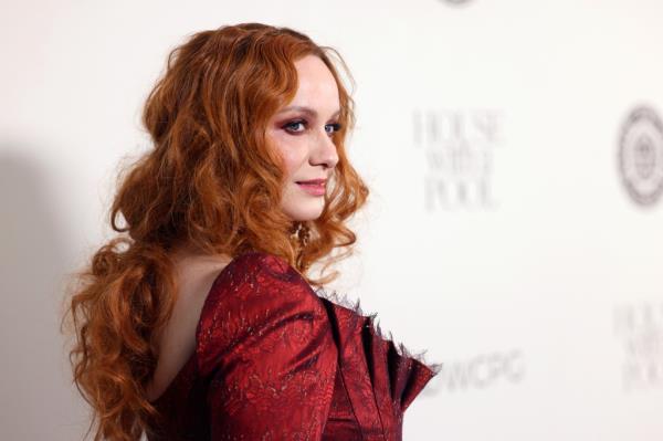 Christina Hendricks in close up on the red carpet.