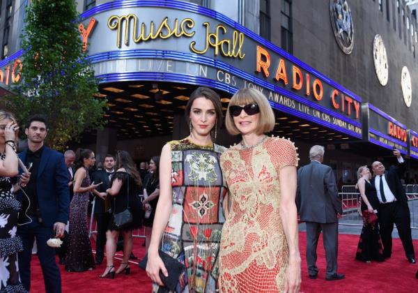 Bee Shaffer and Anna Wintour in dresses outside Radio City Music Hall. 