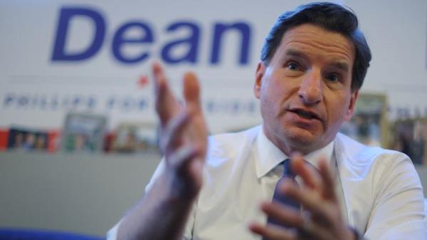 Democratic presidential candidate U.S. Representative Dean Phillips (D-MN) answers a question during an interview with Reuters at his campaign office in Manchester, New Hampshire, U.S., January 8, 2024. REUTERS/Brian Snyder</p>

<p>　　