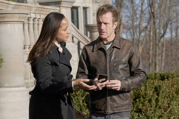 Dania Ramirez and Scott Caan in 