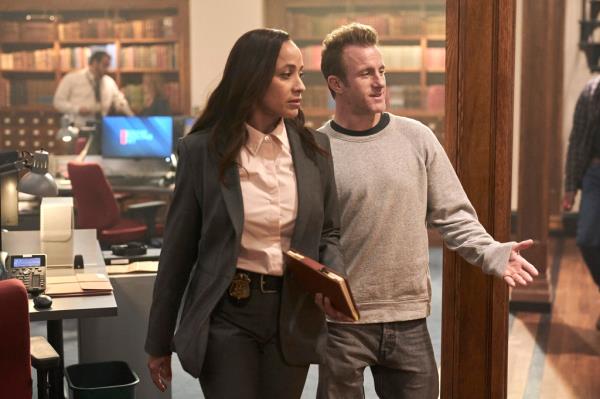 Dania Ramirez and Scott Caan in 