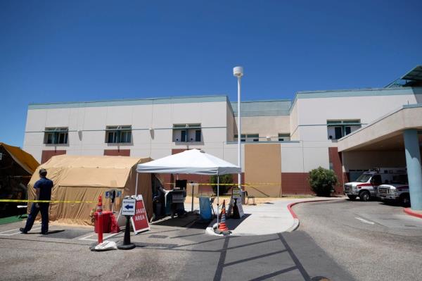 A tent sits in front of the El Centro Regio<em></em>nal Medical Center to help process patients.