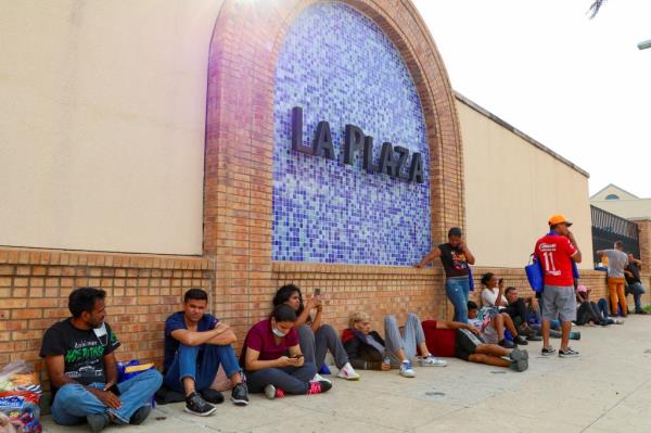 U.S. border patrol gather female migrants for transport as migrants co<em></em>ntinue to gather between primary and seco<em></em>ndary border fences as the United States prepares to lift COVID-19 era Title 42 restrictions that have blocked migrants at the U.S.-Mexico border from seeking asylum since 2020, near San Diego, California