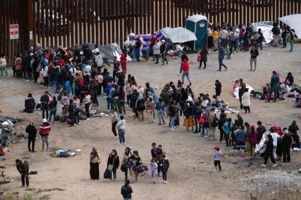 Migrants at the US-Mexico border.