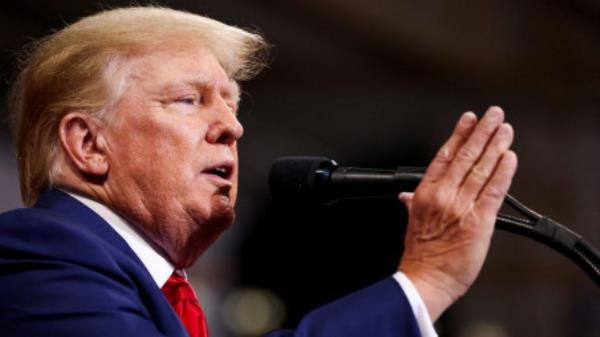 Former US President Do<em></em>nald Trump speaks during a rally in Wilkes-Barre, Pennsylvania, US, September 3, 2022. REUTERS/Andrew Kelly/File Photo