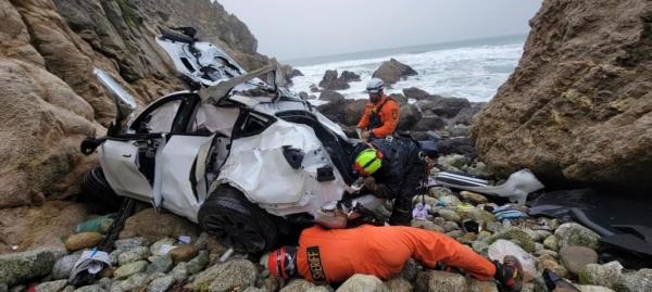 n this photo provided by the San Mateo County Sheriff's Office, emergency perso<em></em>nnel respond to a vehicle over the side of Highway 1 on Jan. 1, 2023, in San Mateo County, Calif. 