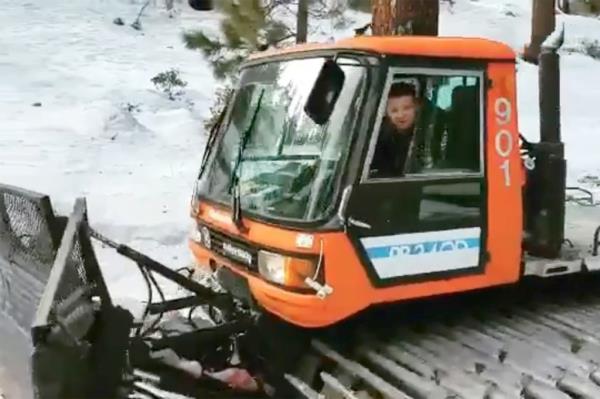 Jeremy Renner in a snowplow before the incident.