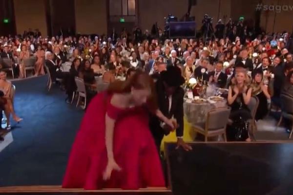 Jessica Chastain took a tumble at the 2023 SAG Awards.