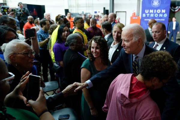 Biden shaking hands with people after his speech a<em></em>bout his eco<em></em>nomic agenda.