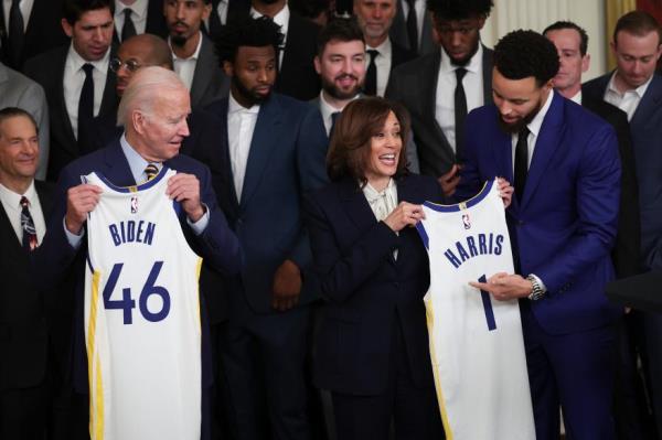 Golden State Warriors star Steph Curry presents U.S. Vice President Kamala Harris with a jersey as President Biden looks on Jan. 17, 2023 in Washington, DC.