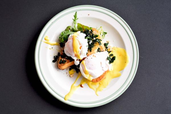 Eggs Benedict dish