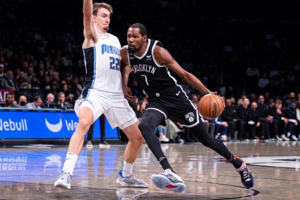 Brooklyn Nets forward Kevin Durant (7) drives against Orlando Magic forward Franz Wagner 