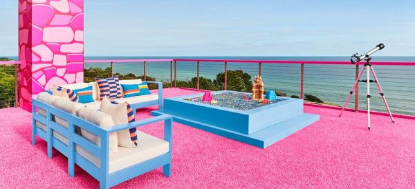 Barbie Airbnb DreamHouse patio