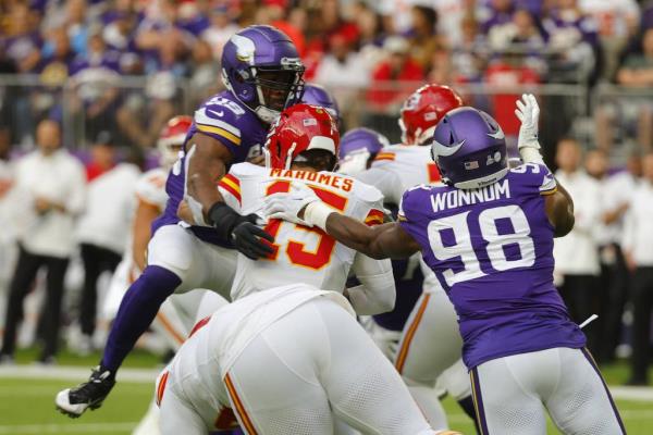 The Vikings' Danielle Hunter, left, and D.J. Wo<em></em>nnum sack Chiefs quarterback Patrick Mahomes on Sunday in Minneapolis. 