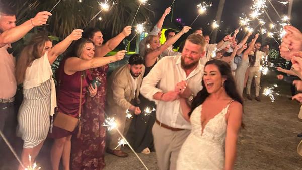 Newlyweds Samatha and Aric were riding in a golf cart when Jamie Lee Komoroski, 25, crashed into them, killing Samatha instantly.</p>

<p>　　