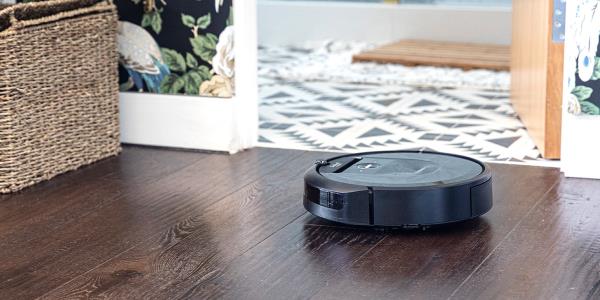 Roomba i7 on hardwood flooring