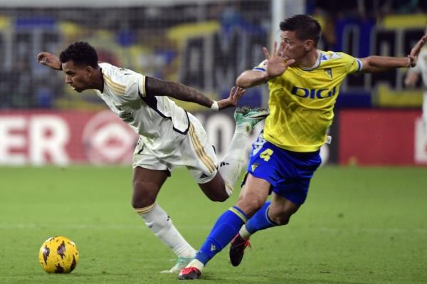 Electric Rodrygo sends Madrid top at Cadiz