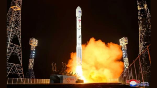 A rocket carrying a spy satellite Malligyong-1 is launched, as North Korean government claims, in a location given as North Gyeo<em></em>ngsang Province, North Korea in this handout picture obtained by Reuters on November 21, 2023. KCNA via REUTERS/ File Photo</p>

<p>　　