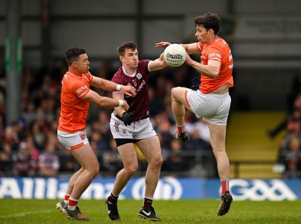 Armagh’s Aidan Forker (left) and Ciaran Higgins tackle Galway’s Cein Darcy. Photo: Brendan Moran/Sportsfile