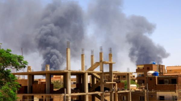 Smoke rises above buildings after an aerial bombardment, during clashes between the paramilitary Rapid Support Forces and the army in Khartoum North, Sudan, May 1, 2023. REUTERS/Mohamed Nureldin Abdallah