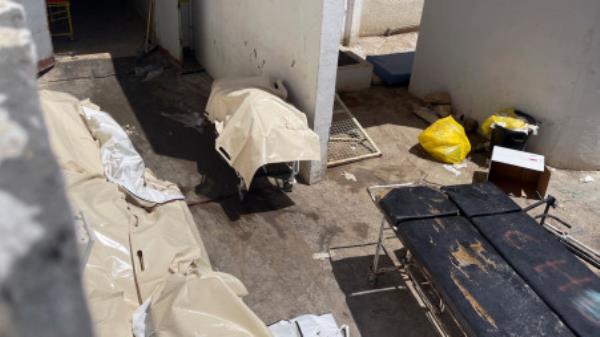 Dead bodies, lying in bags, which according to hospital official belong to migrants, are pictured at the entrance of Habib Bourguiba hospital morgue in Sfax, Tunisia 26 April, 2023. REUTERS/Jihed Abidellaoui</p>

<p>　　