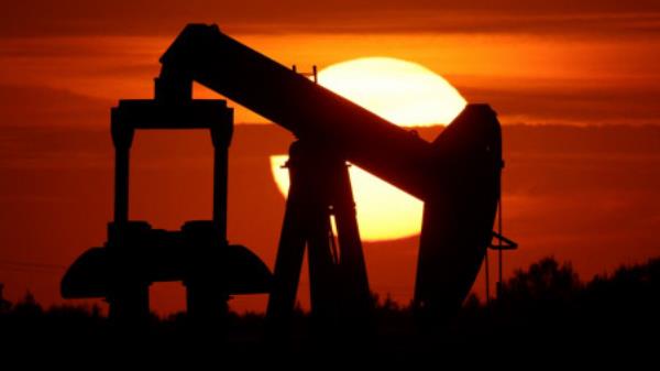 An oil pump of IPC Petroleum France is seen at sunset outside Soudron, near Reims, France, August 24, 2022. REUTERS/Pascal Rossignol/File Photo