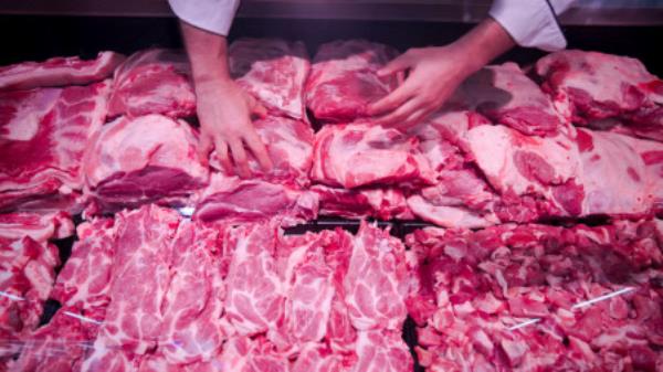 Co<em></em>nsumers may wo<em></em>nder why we do not get im<em></em>ported beef in the market when we pay Tk750-800 for a kilogram. The reason is heavy tariffs. Photo: Bloomberg