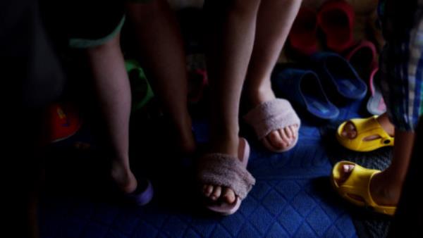 FILE PHOTO: Children remove their shoes at a facility for people with special needs, amid Russia's invasion of Ukraine, in Odesa, Ukraine, June 6, 2022. REUTERS/Edgar Su