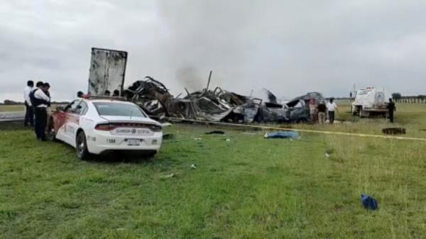 Members of the State Guard gather at the site of a crash, in the Victoria-Zaragoza highway, Tamaulipas, Mexico, 14 May, 2023 in this still image from video obtained from social media. Entorno Informativo Tamaulipas/via REUTERS